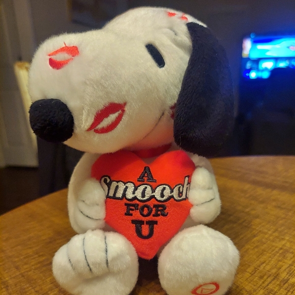 Hallmark Other - Snoopy, a smooch for u, Hallmark sound plush. 7 in